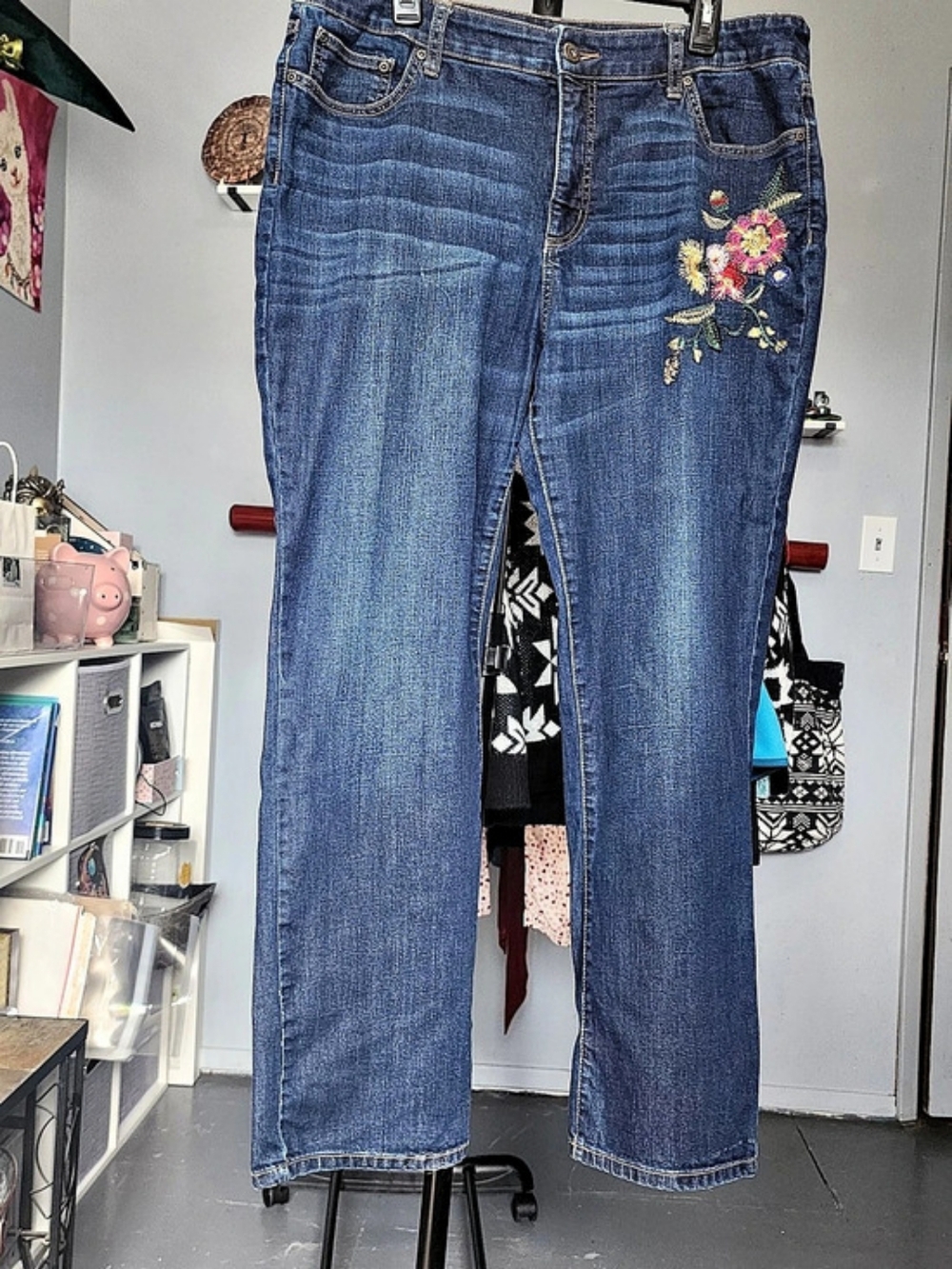 St. John's Bay Straight Leg Embroidered Jeans Sz 18